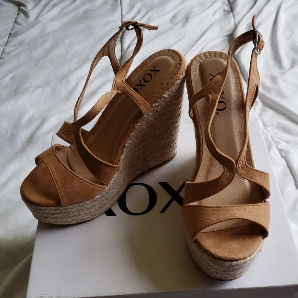 XOXO wedges NIB